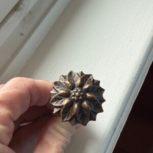 NWT 6 total Decorative Floral Metal Cabinet Knobs - Antique Bronze Tone